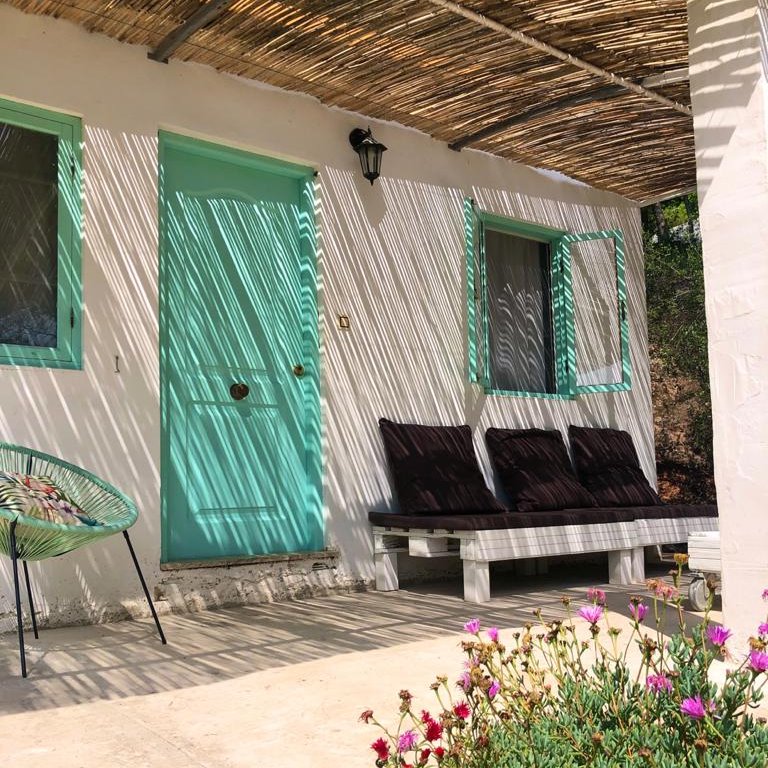 Turquoise bungalow with shaded terrace at EkkoFarm in Bétera, Valencia